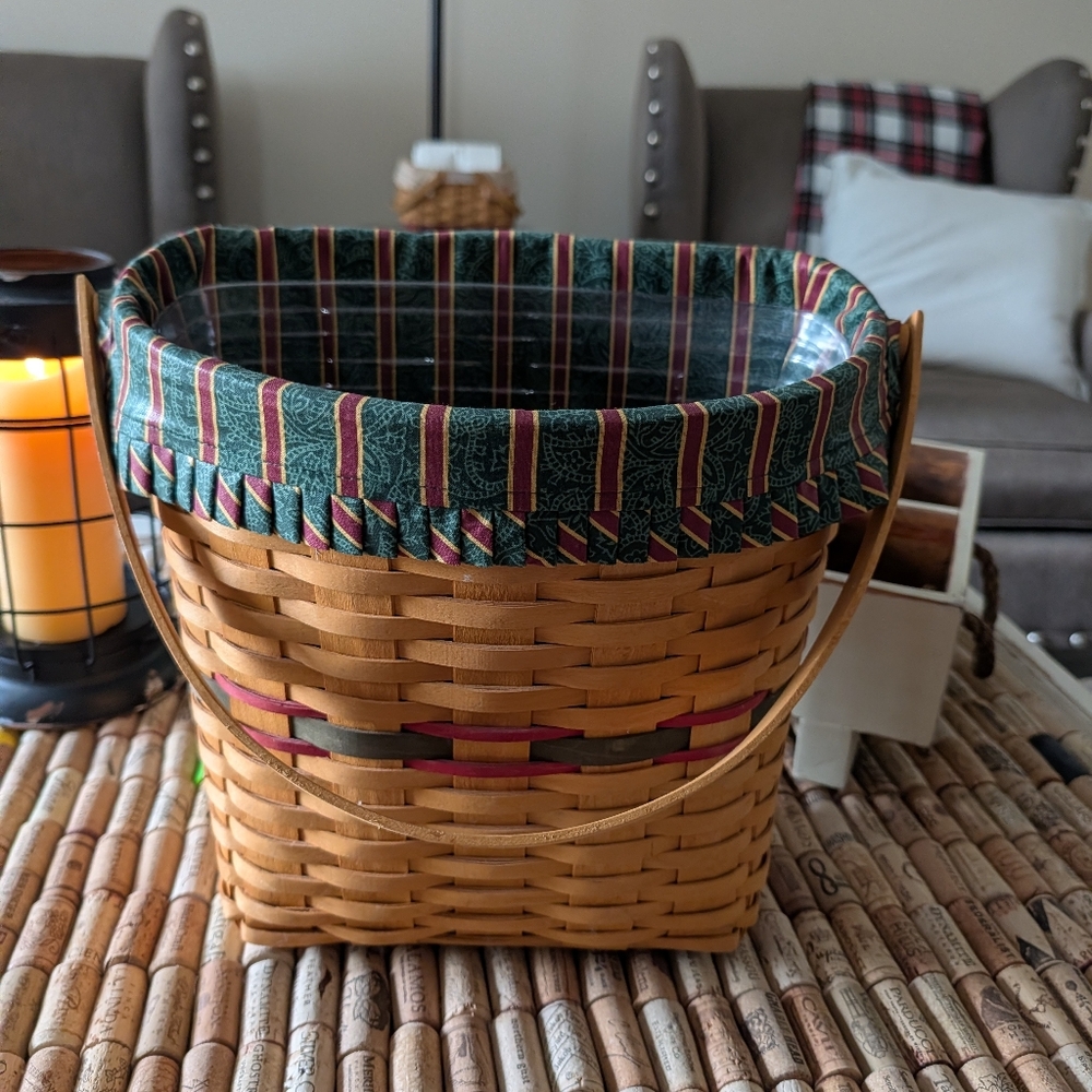 Longaberger 1998 Winter Wishes Hostess Basket w/ Liner & Protector